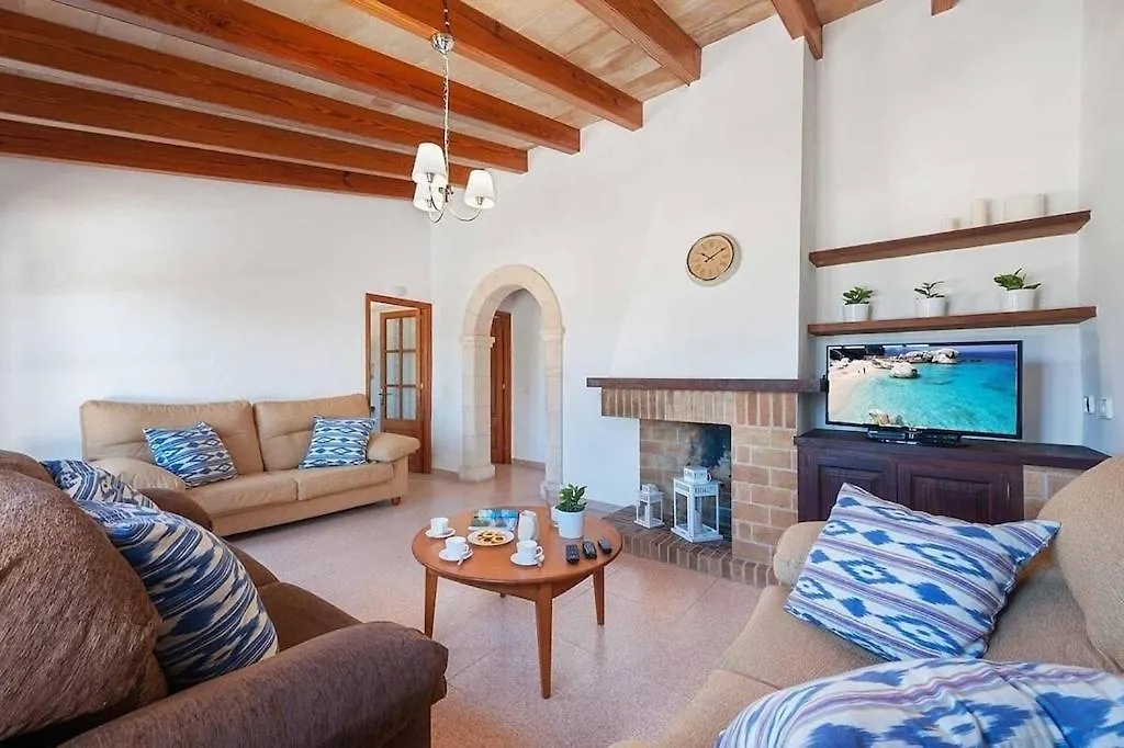 6 Bedroom Villa A Very Short To Port Pollensa By Renthousing Port de Pollença