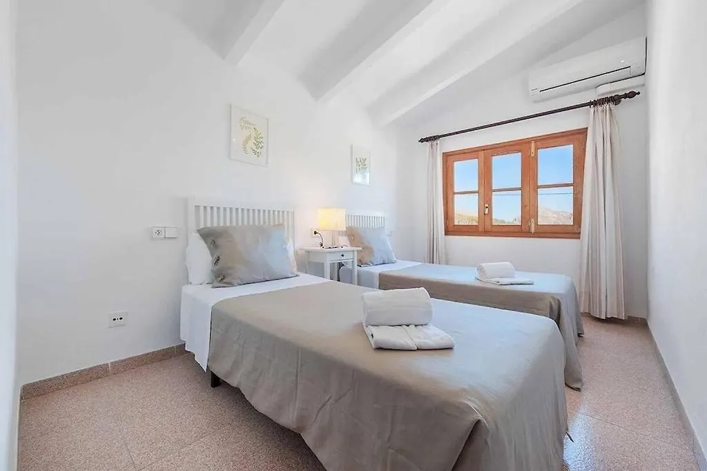 6 Bedroom Villa A Very Short To Port Pollensa By Renthousing Port de Pollença