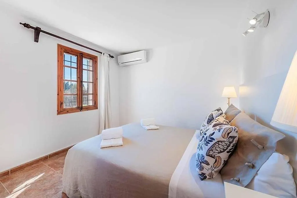 6 Bedroom Villa A Very Short To Port Pollensa By Renthousing Port de Pollença